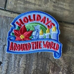 NEW Girl Scouts Holiday Around The World Patch Iron On ￼